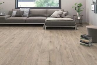 Modern vízálló laminált padló és stílusos otthon dekoráció