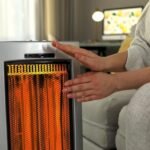 Beltéri infra hősugárzó használata, melegítés közben.