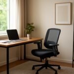 Rendezett otthoni iroda világos színekkel, ergonomikus bútorokkal a hatékony munkáért